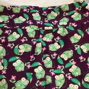 LuLaRoe Maroon and Frog One Size Leggings